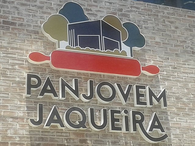 Totem de sinalização fabricado em Recife pela Belplac