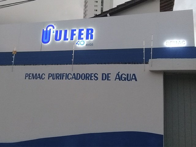 Letreiro backlight luminoso — comunicação visual em Recife