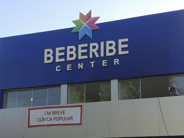 Fachada do Beberibe Center com letras caixa, feita pela Belplac