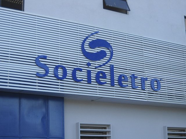 Letreiro da Socieletro na fachada, feito pela Belplac