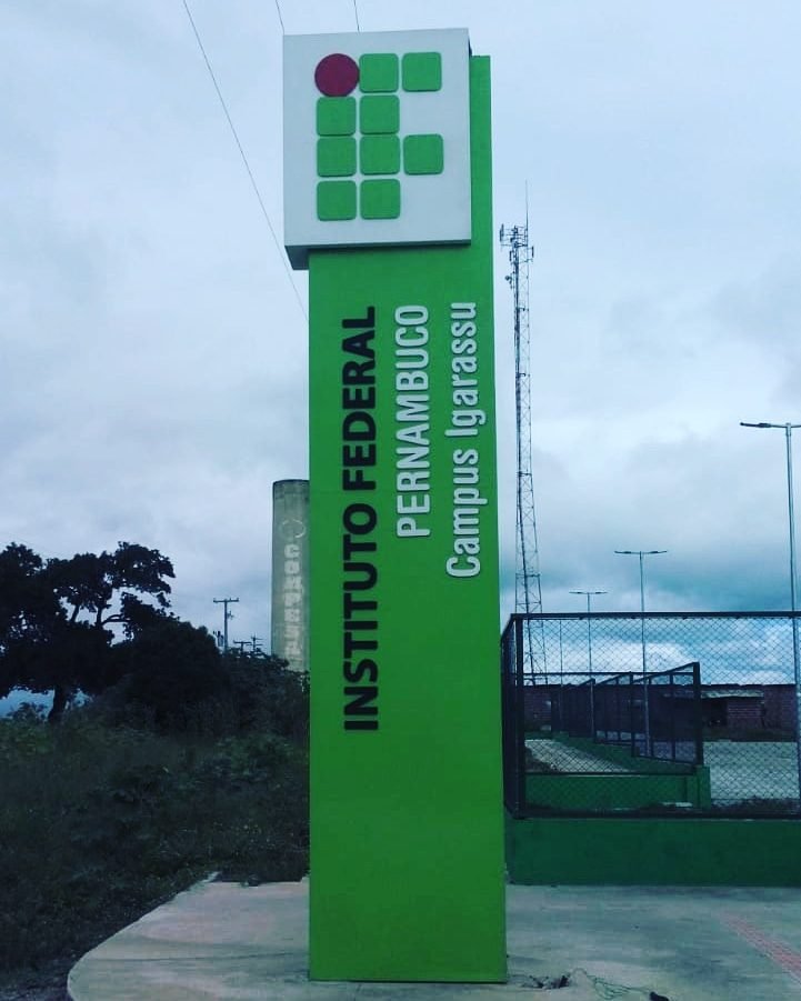 Letras caixa 3D em fachada institucional fabricadas pela Belplac